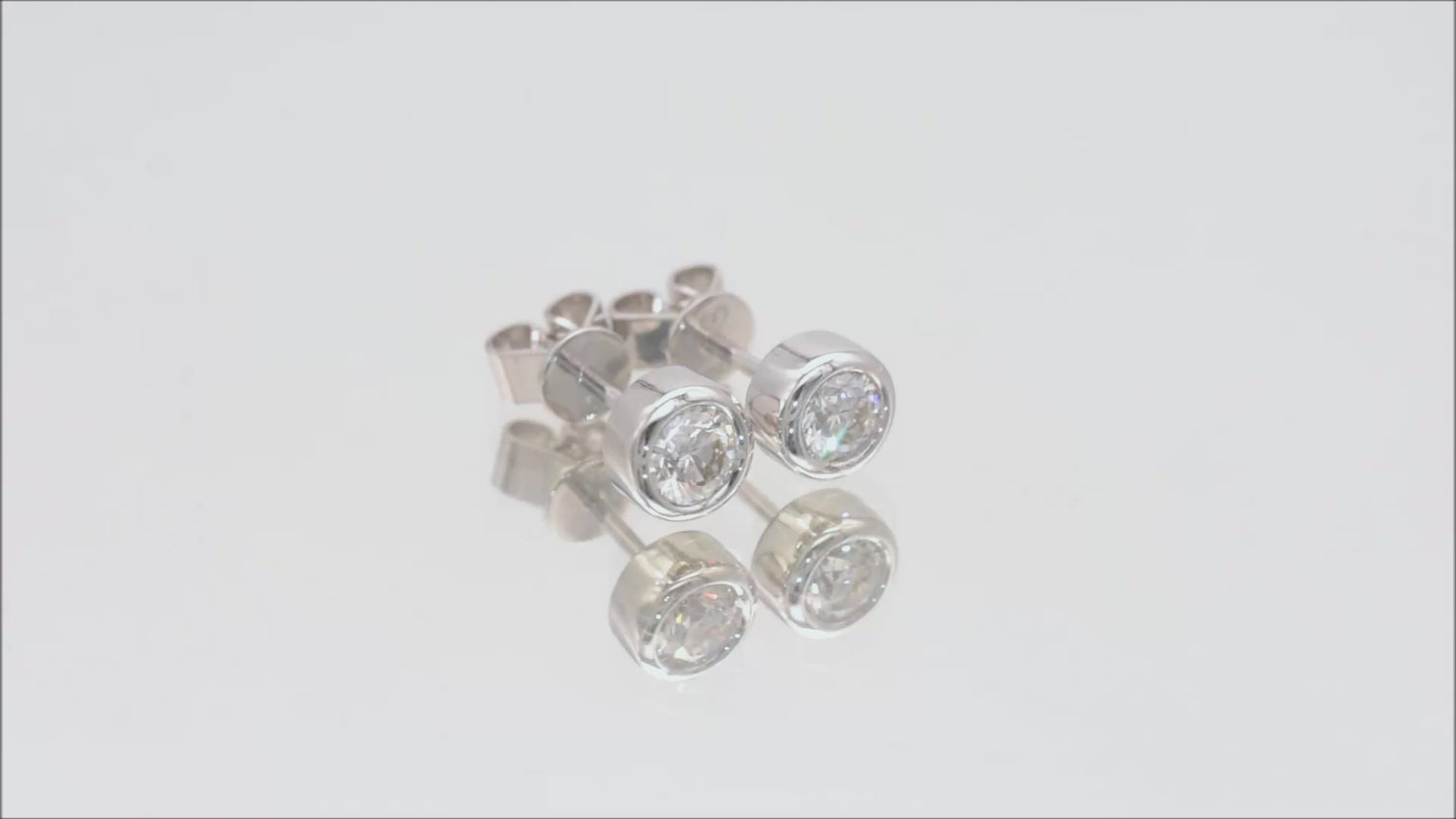 Ohrstecker Solitär mit 0,4ct Diamanten in 750 (18K) Weißgold Zargenfassung Video